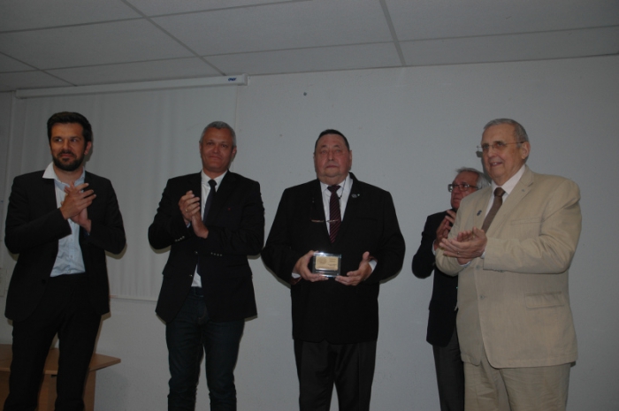 phoautre/Remiseplaquettejjg/Remise_de_la_plaquette.jpg