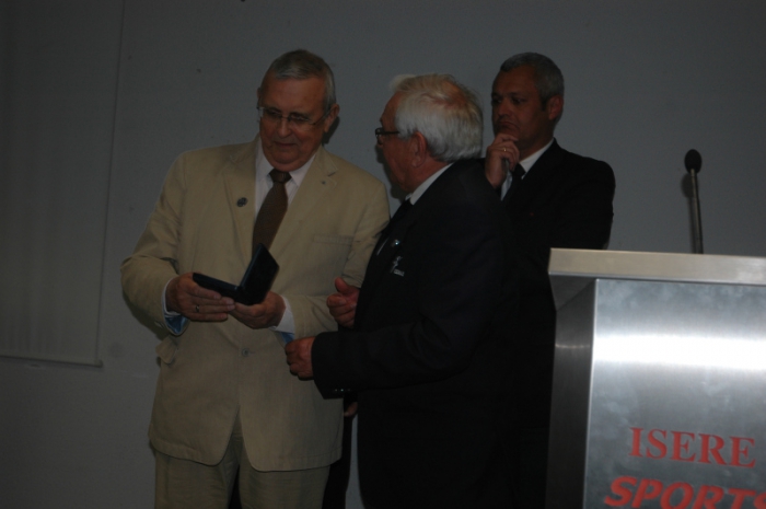phoautre/Remiseplaquettejjg/remise_plaquette_Comite.jpg